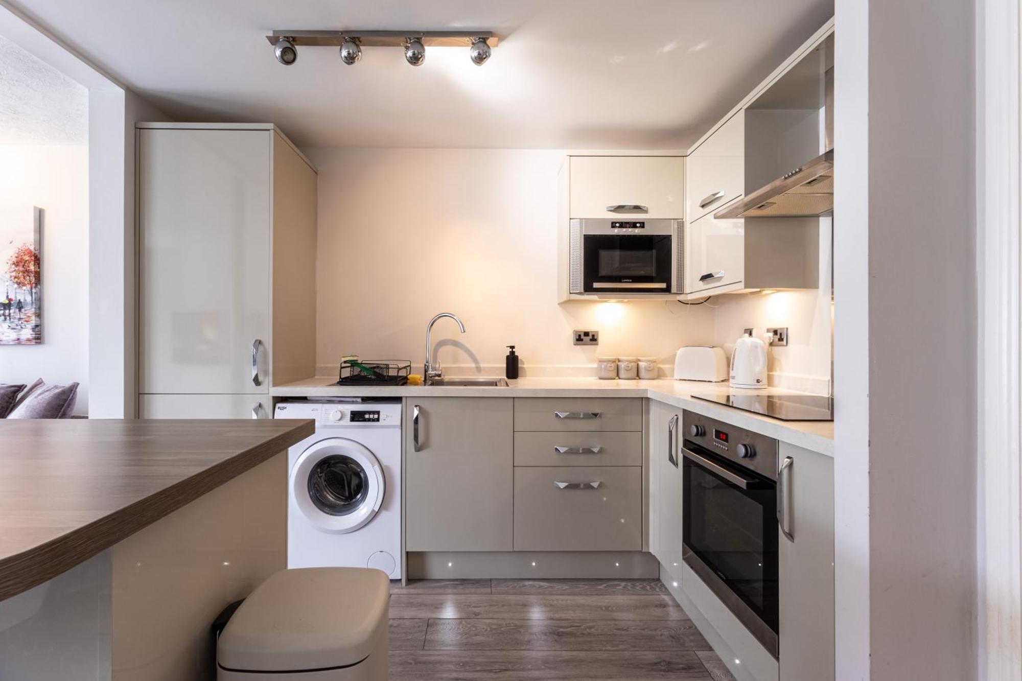 Modern 2 Bed Apartment Near Gatwick كرولي المظهر الخارجي الصورة