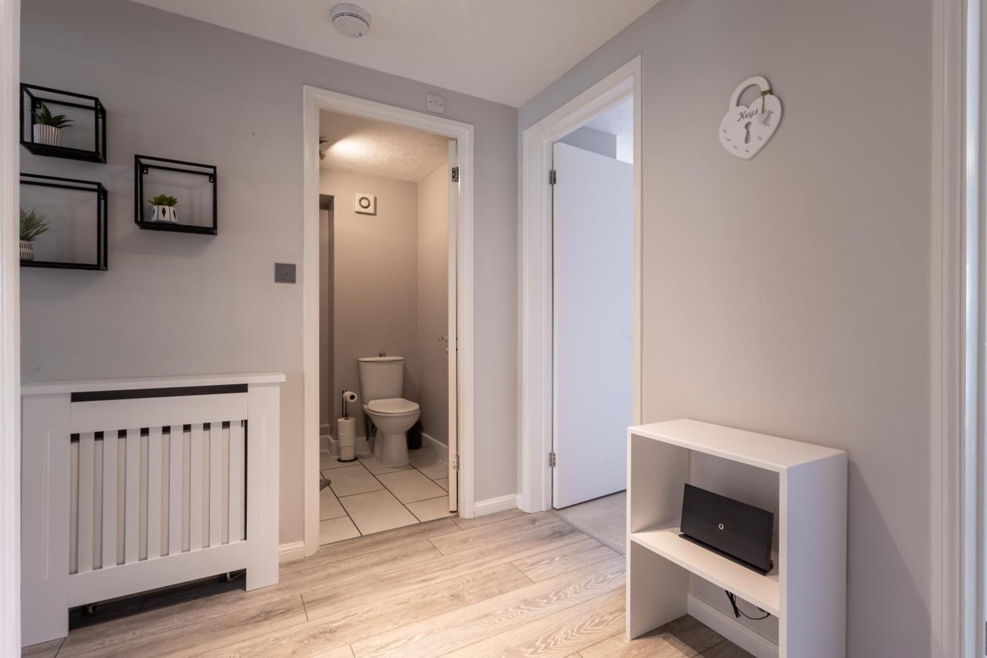 Modern 2 Bed Apartment Near Gatwick كرولي المظهر الخارجي الصورة