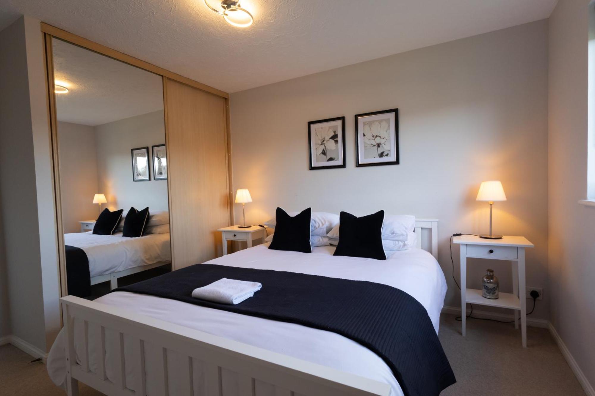 Modern 2 Bed Apartment Near Gatwick كرولي المظهر الخارجي الصورة